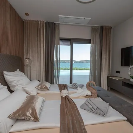 Malia Trogir